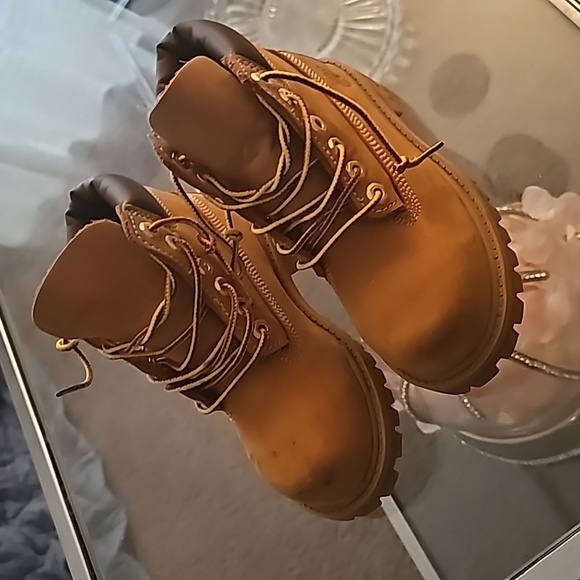 Timberland Other - Timberland boots kids 9.5 hiking/camping shoes snow, mud rain resistant
